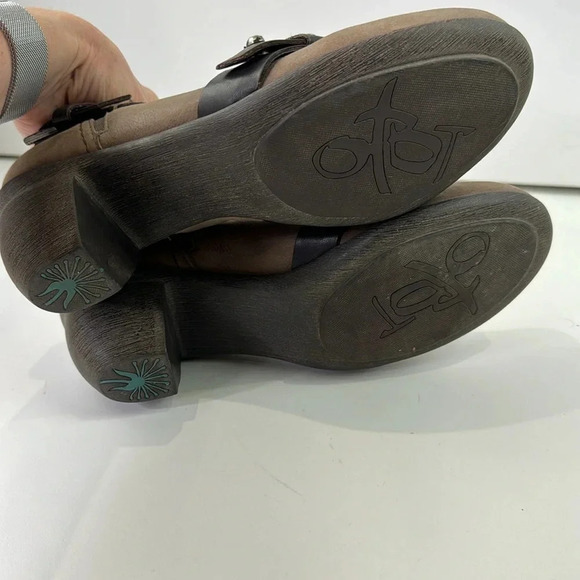 El Rino Tan Leather Heeled Ankle Booties - Picture 8 of 10